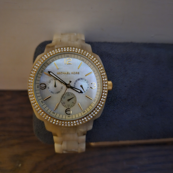 Michael kors watch - Picture 2 of 5